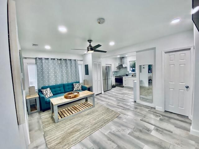 701 NE 17 Way, Fort Lauderdale, FL 33304