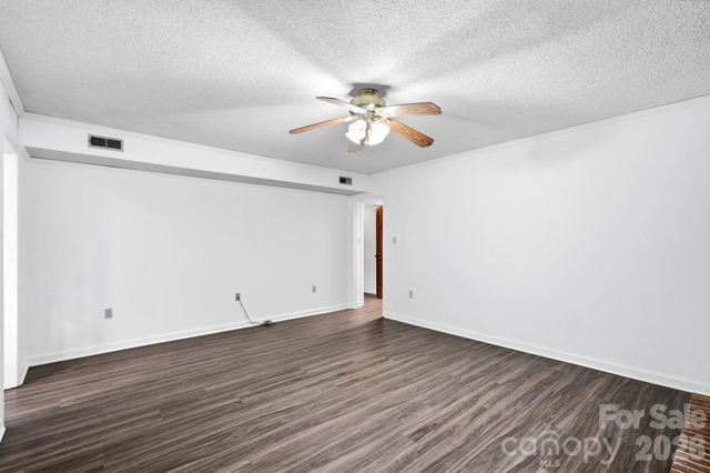 10211 Meadow Hollow Drive, Charlotte, NC 28227