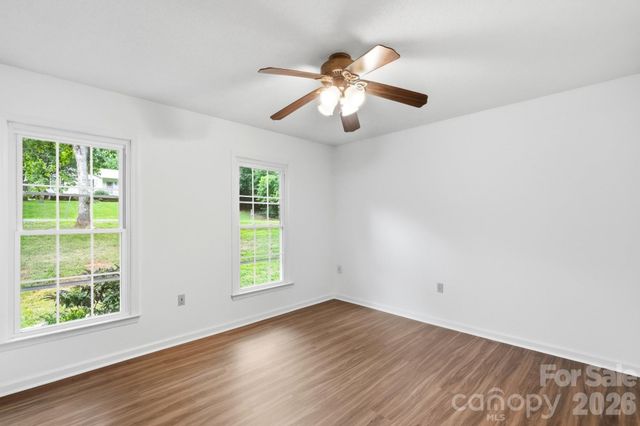 10211 Meadow Hollow Drive, Charlotte, NC 28227