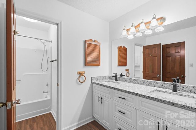 10211 Meadow Hollow Drive, Charlotte, NC 28227