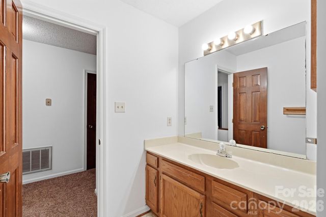 10211 Meadow Hollow Drive, Charlotte, NC 28227