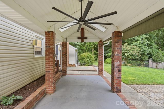 10211 Meadow Hollow Drive, Charlotte, NC 28227