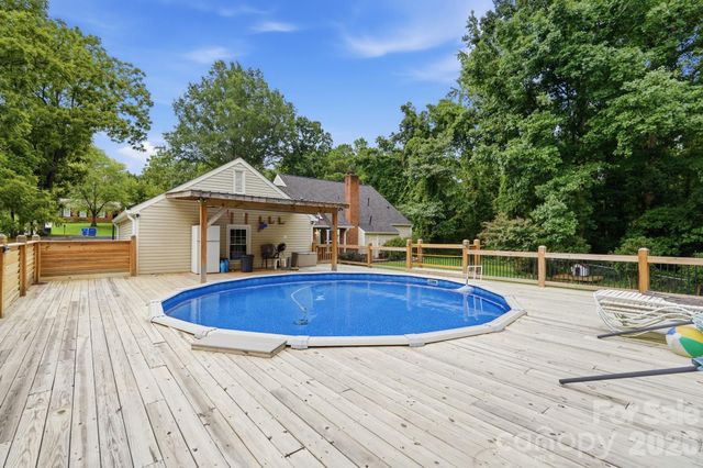 10211 Meadow Hollow Drive, Charlotte, NC 28227