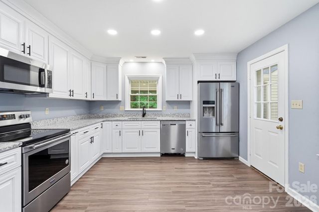 10211 Meadow Hollow Drive, Charlotte, NC 28227