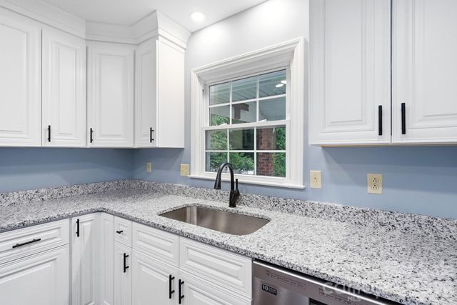 10211 Meadow Hollow Drive, Charlotte, NC 28227
