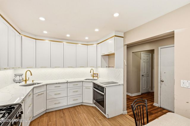 549 Woodbine Lane, Lakewood, NJ 08701