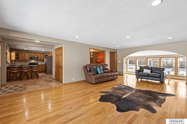 939 S 89th Street, Omaha, NE 68114