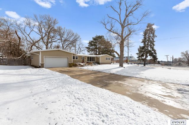 939 S 89th Street, Omaha, NE 68114