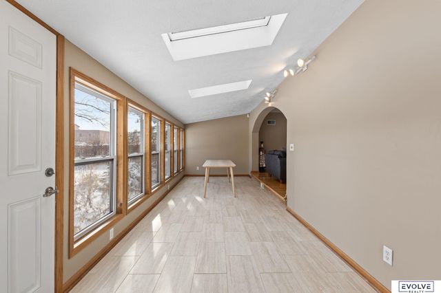 939 S 89th Street, Omaha, NE 68114