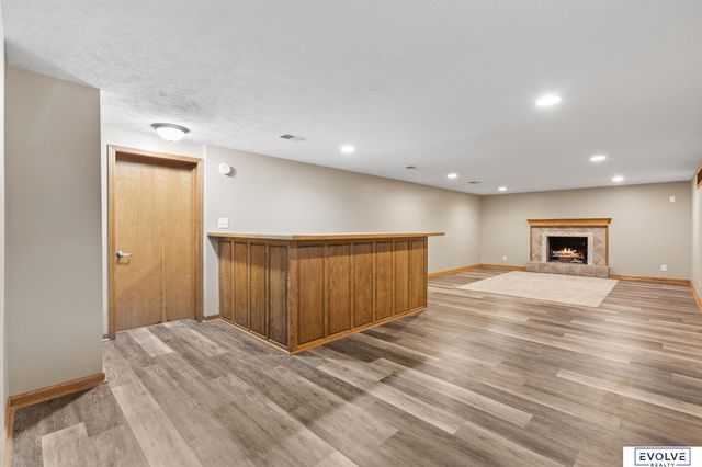 939 S 89th Street, Omaha, NE 68114