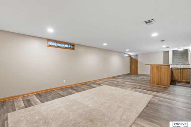 939 S 89th Street, Omaha, NE 68114