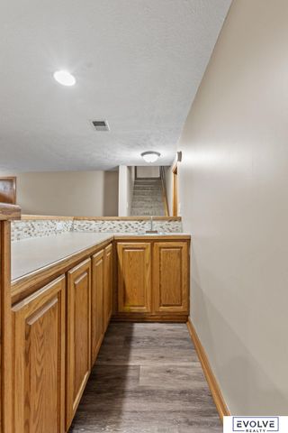 939 S 89th Street, Omaha, NE 68114