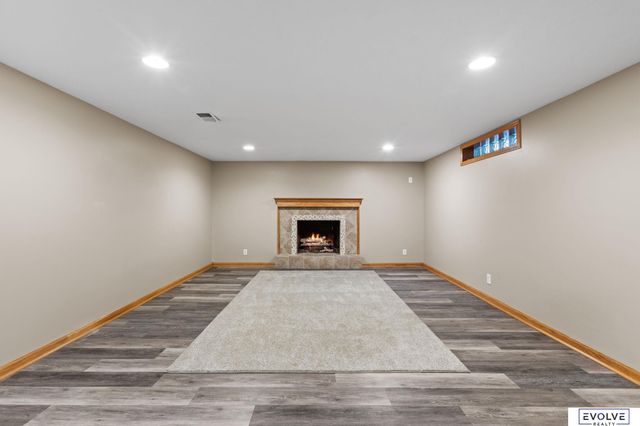 939 S 89th Street, Omaha, NE 68114