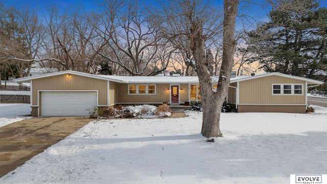 939 S 89th Street, Omaha, NE 68114