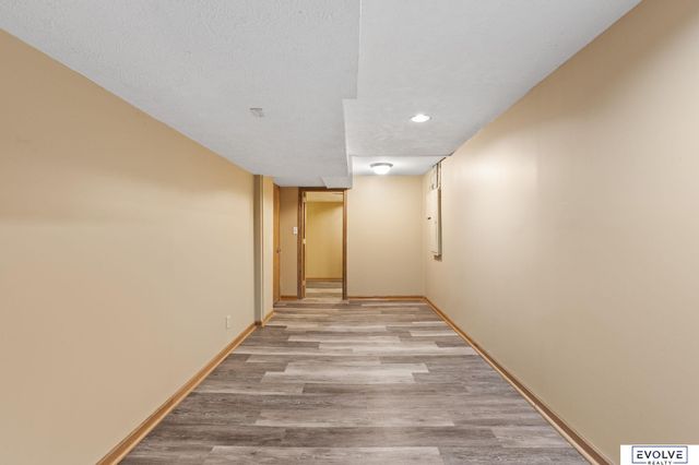 939 S 89th Street, Omaha, NE 68114