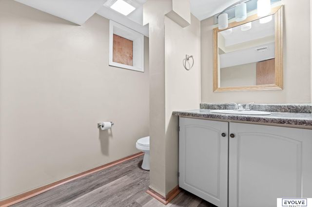 939 S 89th Street, Omaha, NE 68114