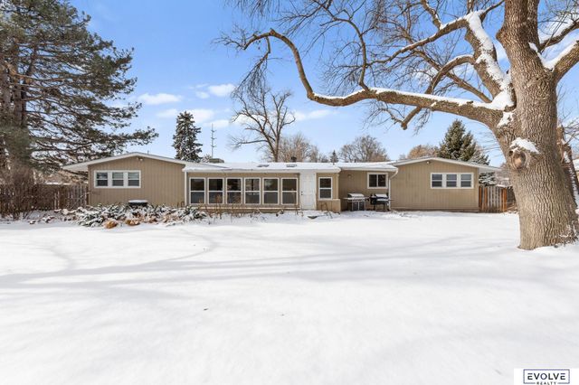 939 S 89th Street, Omaha, NE 68114