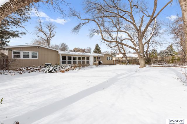 939 S 89th Street, Omaha, NE 68114