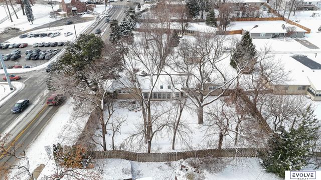 939 S 89th Street, Omaha, NE 68114