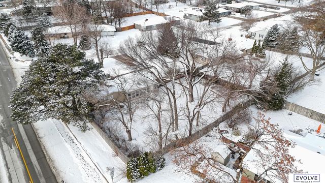 939 S 89th Street, Omaha, NE 68114