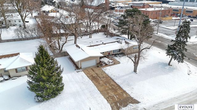 939 S 89th Street, Omaha, NE 68114