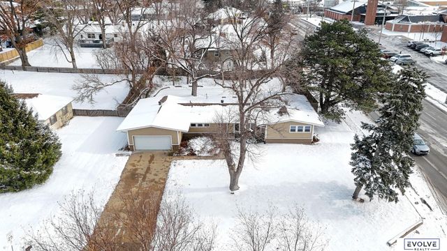 939 S 89th Street, Omaha, NE 68114