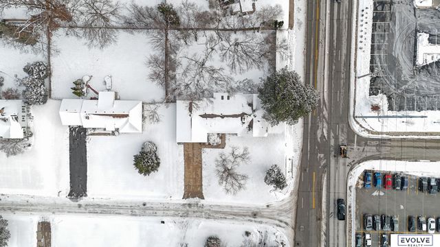 939 S 89th Street, Omaha, NE 68114