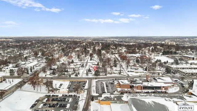 939 S 89th Street, Omaha, NE 68114