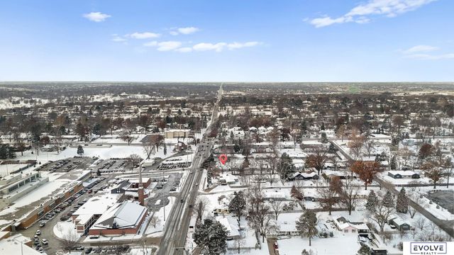 939 S 89th Street, Omaha, NE 68114