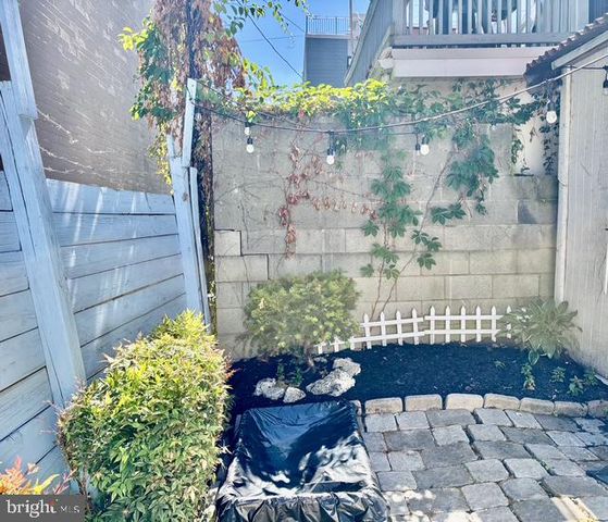 2503 CARPENTER ST, Philadelphia, PA 19146