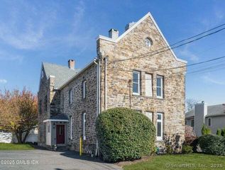 300 Soundview Avenue 2, Fairfield, CT 06825