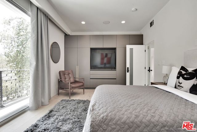 8908 Alto Cedro Drive, Beverly Hills, CA 90210