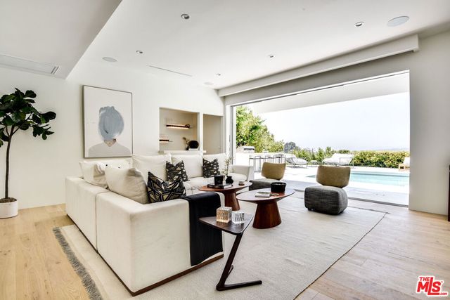 8908 Alto Cedro Drive, Beverly Hills, CA 90210