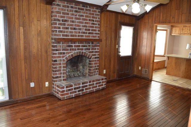 1127 Queens Place Street, Kansas City, MO 64131