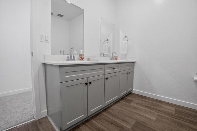 4242 Hampton Way, Clovis, CA 93619