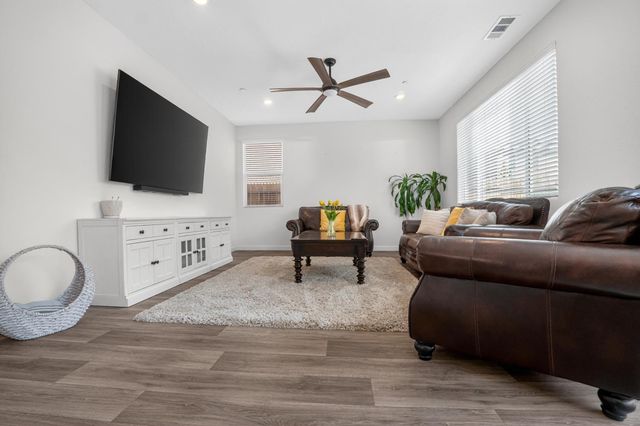 4242 Hampton Way, Clovis, CA 93619