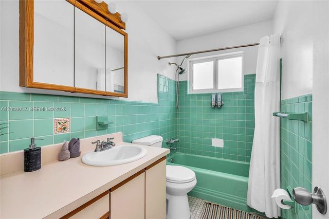 2501 NE 209th Ter, Miami, FL 33180