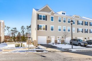 51 Melanie Way, 301, Manahawkin, NJ 08050