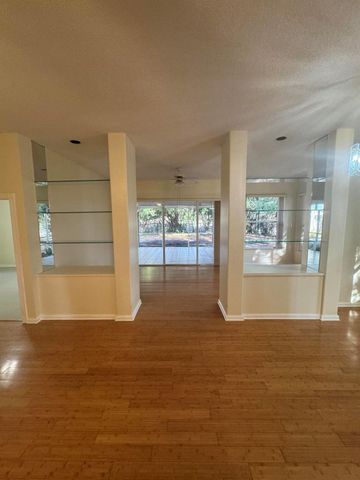 900 Bear Island Circle, West Palm Beach, FL 33409