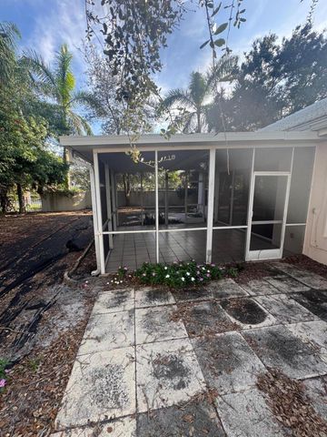 900 Bear Island Circle, West Palm Beach, FL 33409