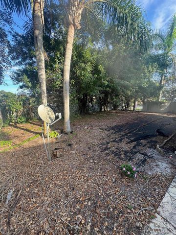 900 Bear Island Circle, West Palm Beach, FL 33409