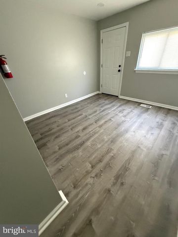 2835 WAYNE AVE, Camden, NJ 08105