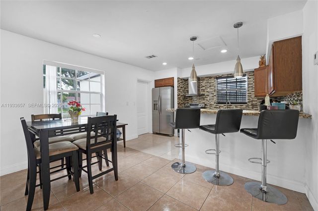 6841 Raleigh St, Hollywood, FL 33024