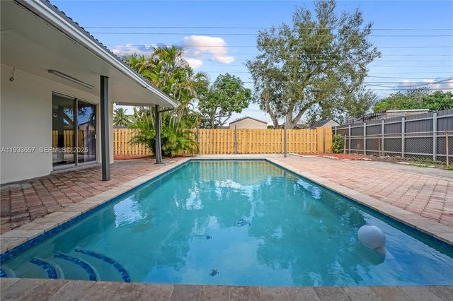 6841 Raleigh St, Hollywood, FL 33024