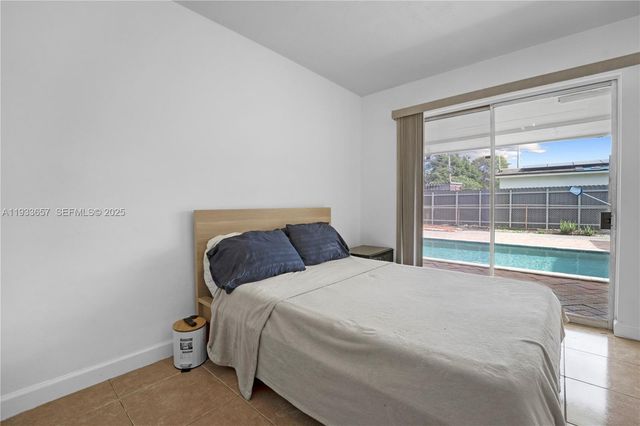 6841 Raleigh St, Hollywood, FL 33024