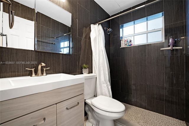 6841 Raleigh St, Hollywood, FL 33024