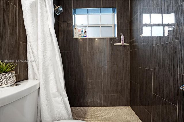 6841 Raleigh St, Hollywood, FL 33024