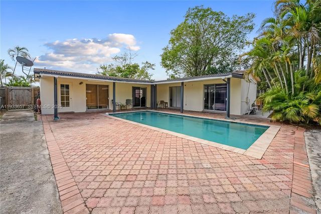 6841 Raleigh St, Hollywood, FL 33024