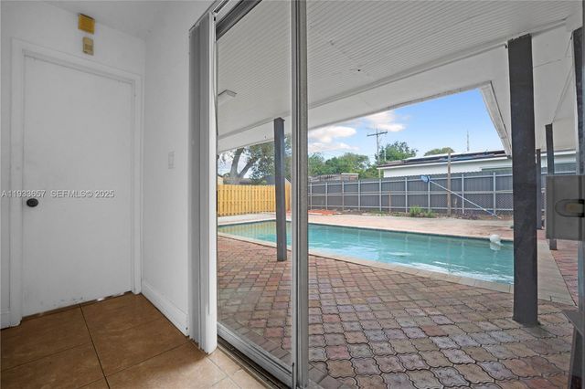 6841 Raleigh St, Hollywood, FL 33024