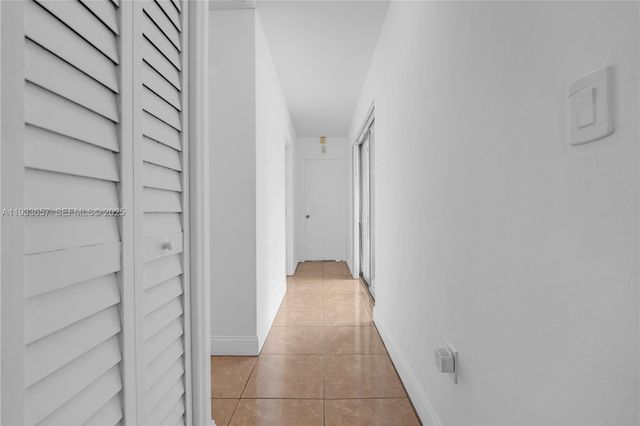 6841 Raleigh St, Hollywood, FL 33024